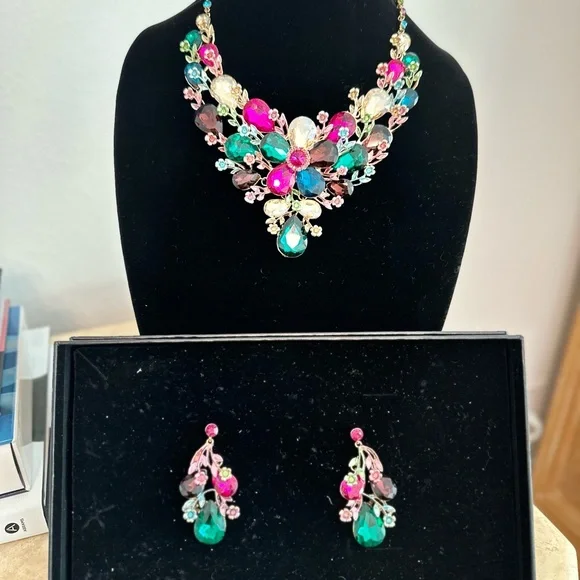 Jeweled Necklace/Earring Set - Picture 3 of 4
